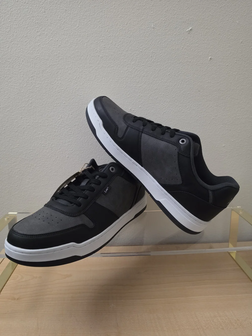 Lee Men's Gray and Black Low-Top Sneakers